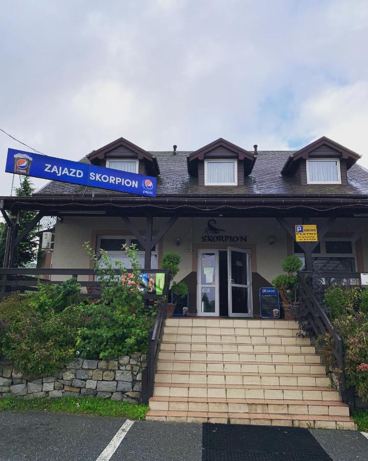 Zajazd Skorpion Rzeniszów - Bed and Breakfast Koziegłowy