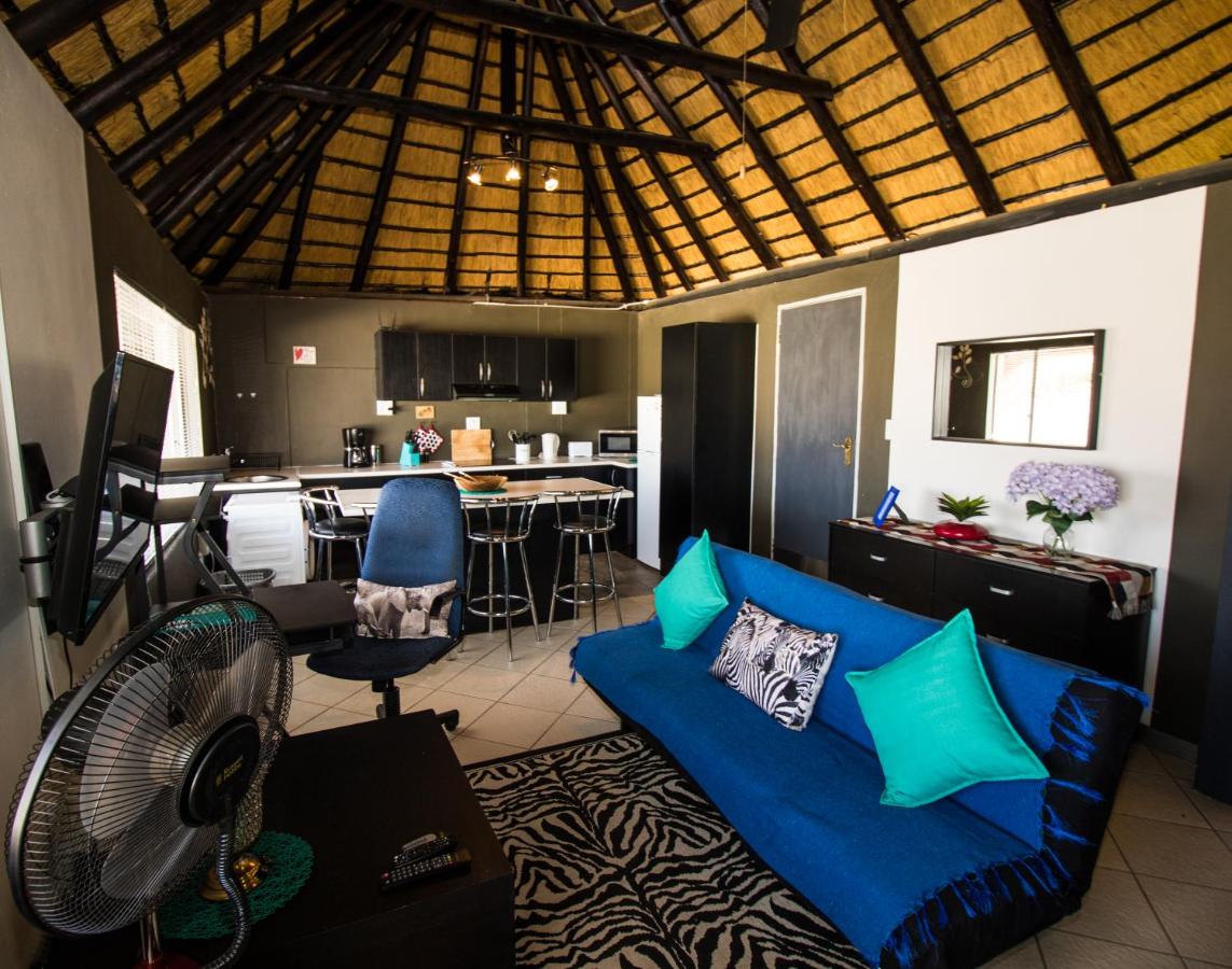 B&B Windhoek - John-Lou's Studio Flat - Bed and Breakfast Windhoek