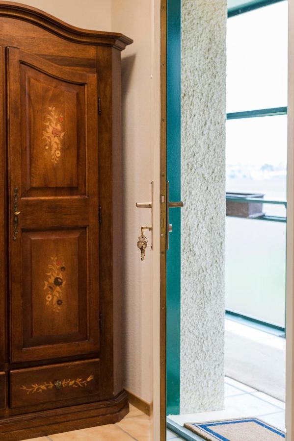 Modern, Cozy Large Apartment with Terrace in Basel- Allschwil - Ferienwohnung Allschwil