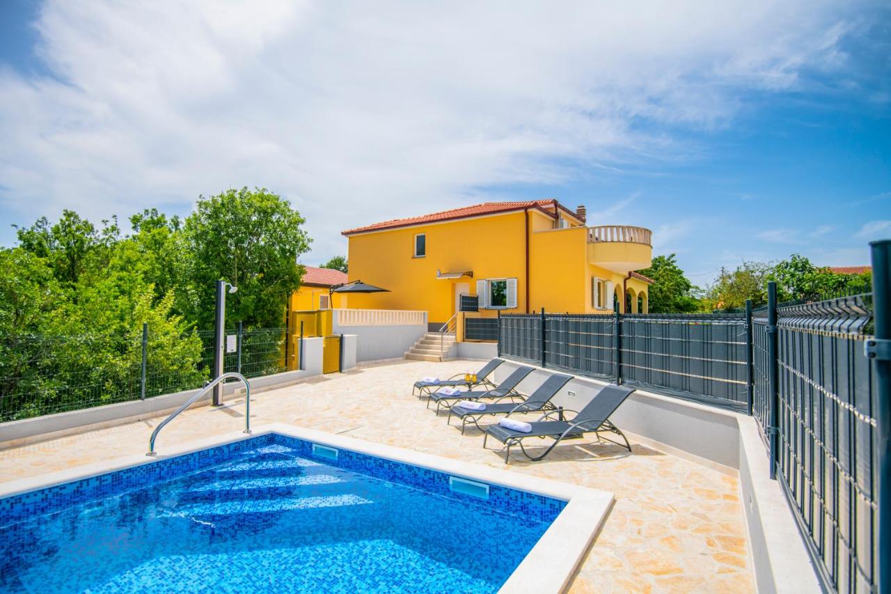 Villa "Mile" - Ferienwohnung Katuni