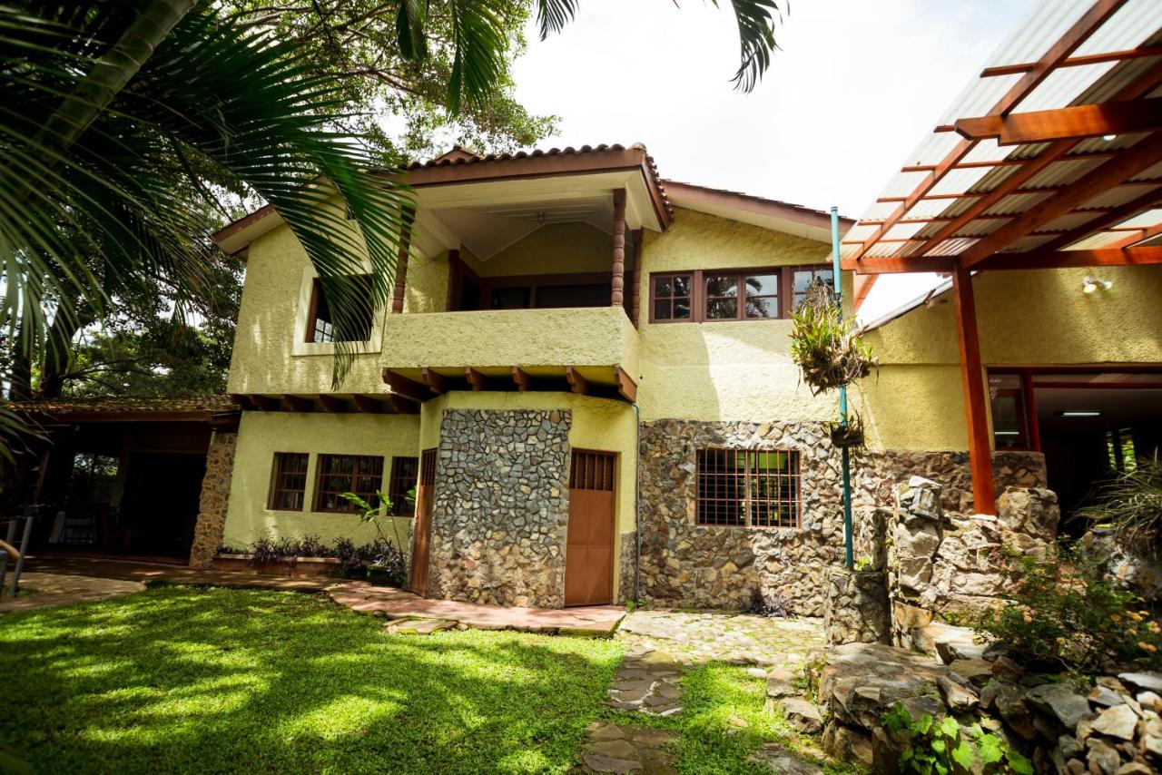 Casa de Piedra Escazú - Bed and Breakfast