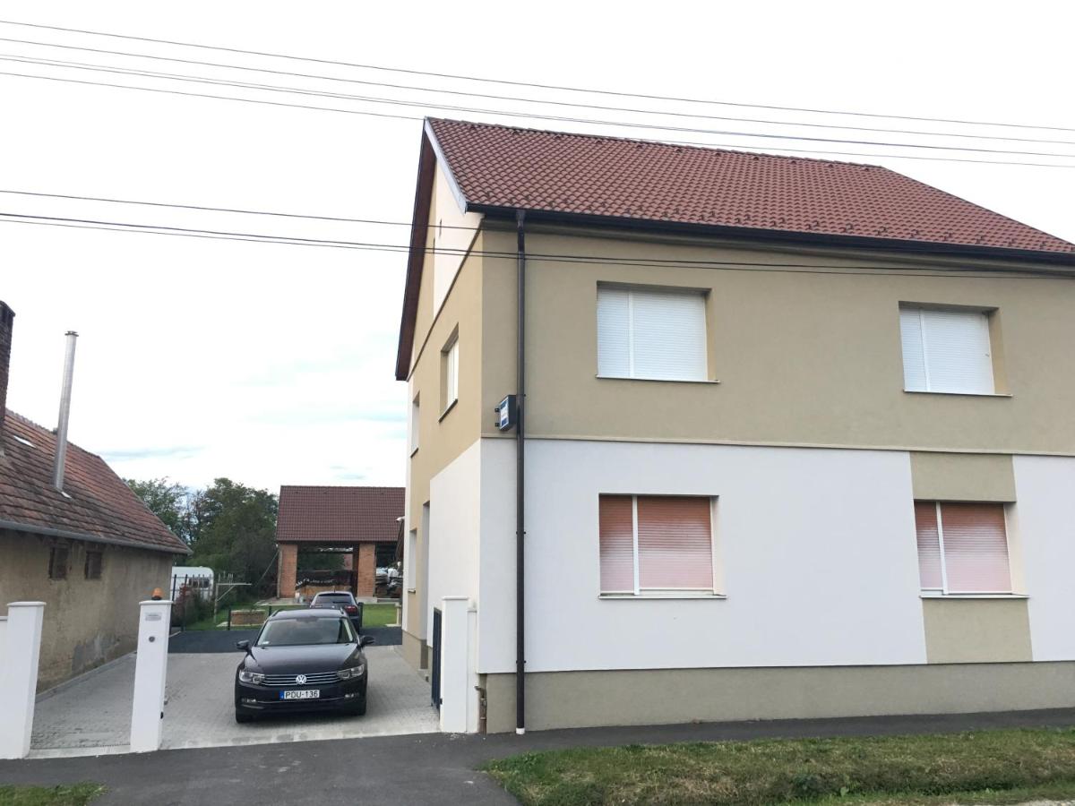 Toronyi Vendégház - B&B