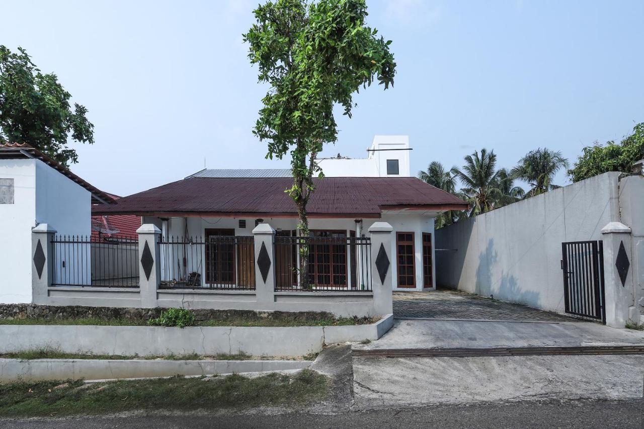 B&B Muara Bungo - Super OYO 1582 Bungo Guest House - Bed and Breakfast Muara Bungo