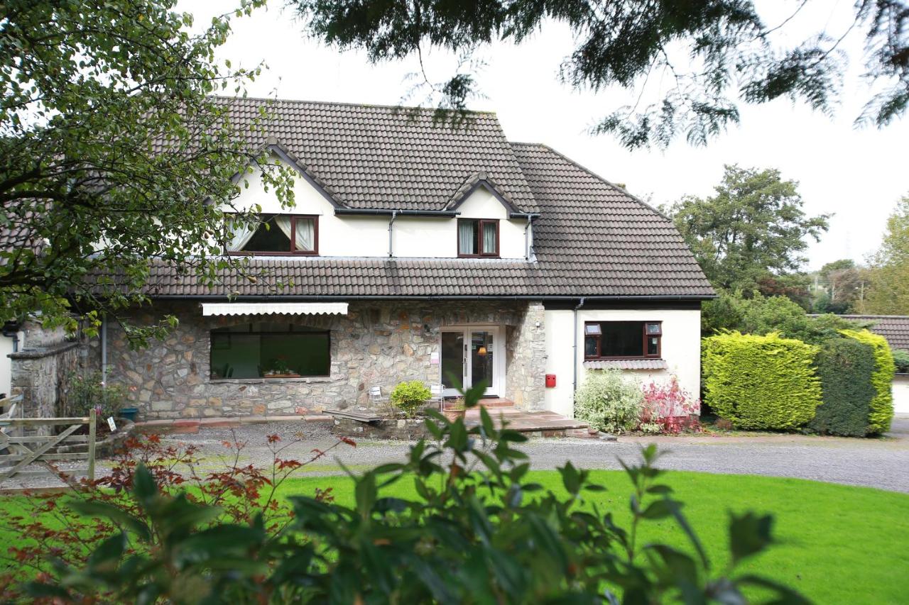 B&B Bridgend - Ewenny Farm Guest House - Bed and Breakfast Bridgend