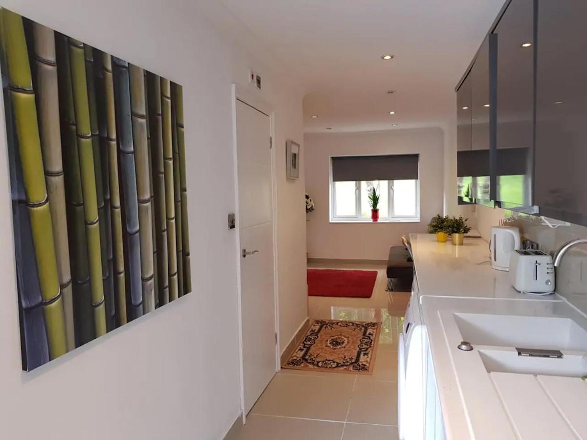 B&B London - Modern split level flat in Croydon (south) London - Bed and Breakfast London