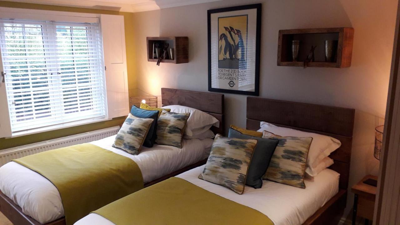 Camera Doppia con Letti Singoli con Doccia