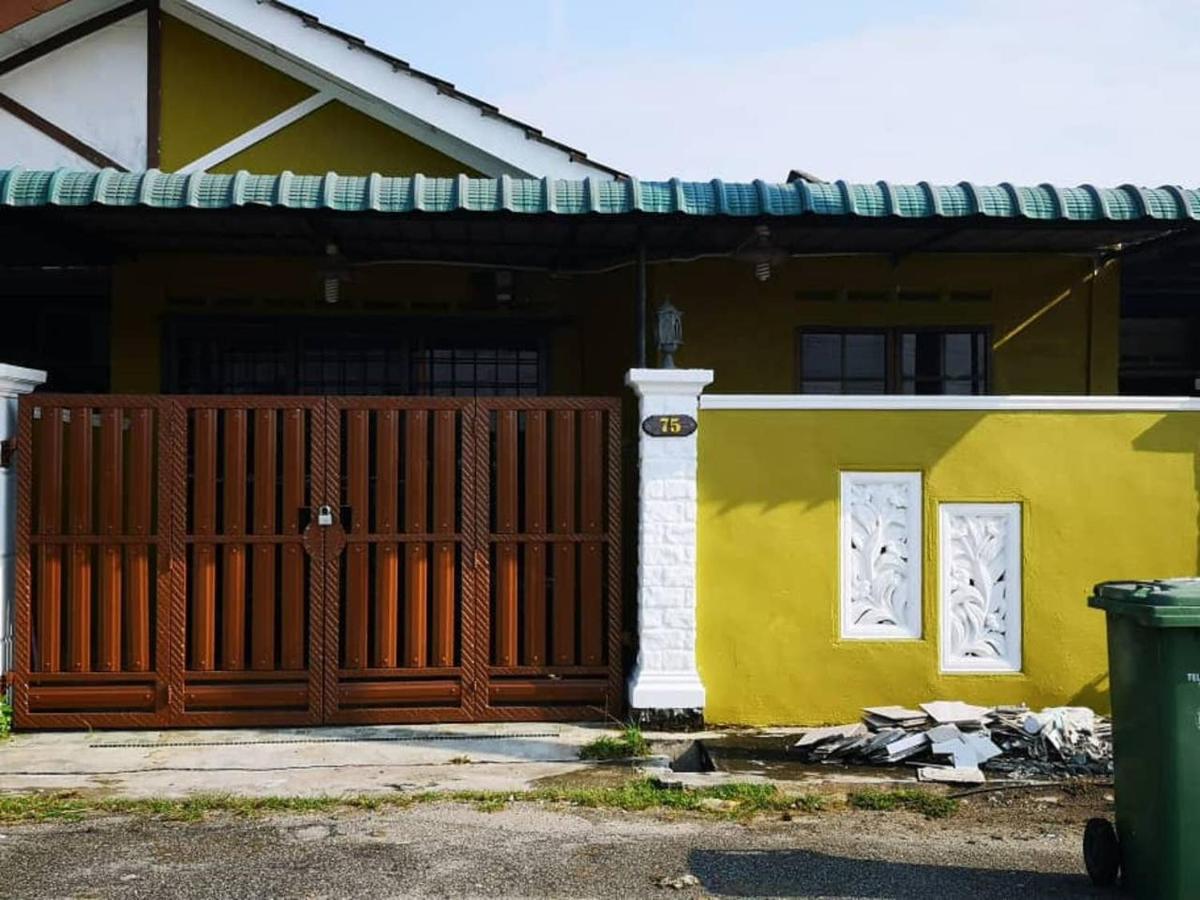 Naura Homestay Kuantan {muslim bajet Homestay] - B&B Kuantan
