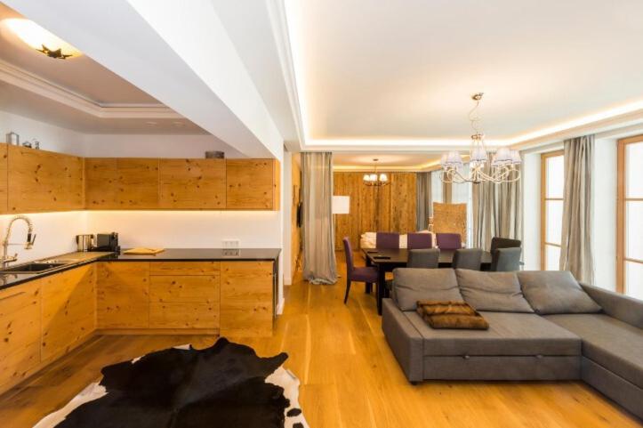 Deluxe Apartment