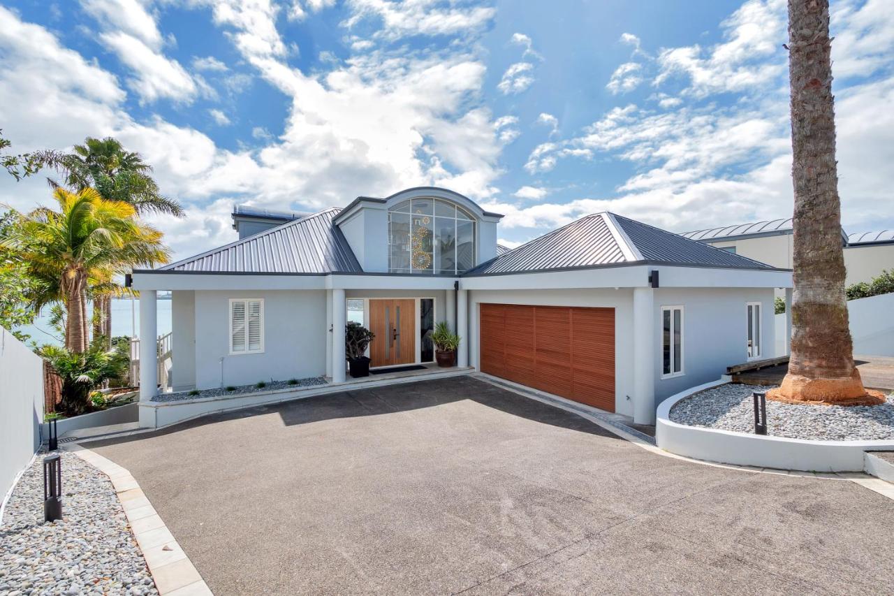 Orakei Grandeur Mansion with Sea Views & Pool - B&B Auckland