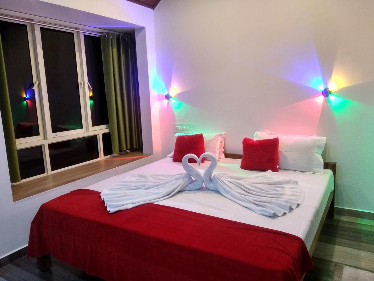 RoomNo.106 Deluxe AC Room with Balcony and Lake view