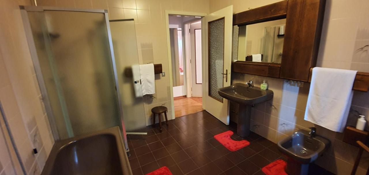 Camera Matrimoniale Deluxe (2 Adulti + 1 Bambino) 