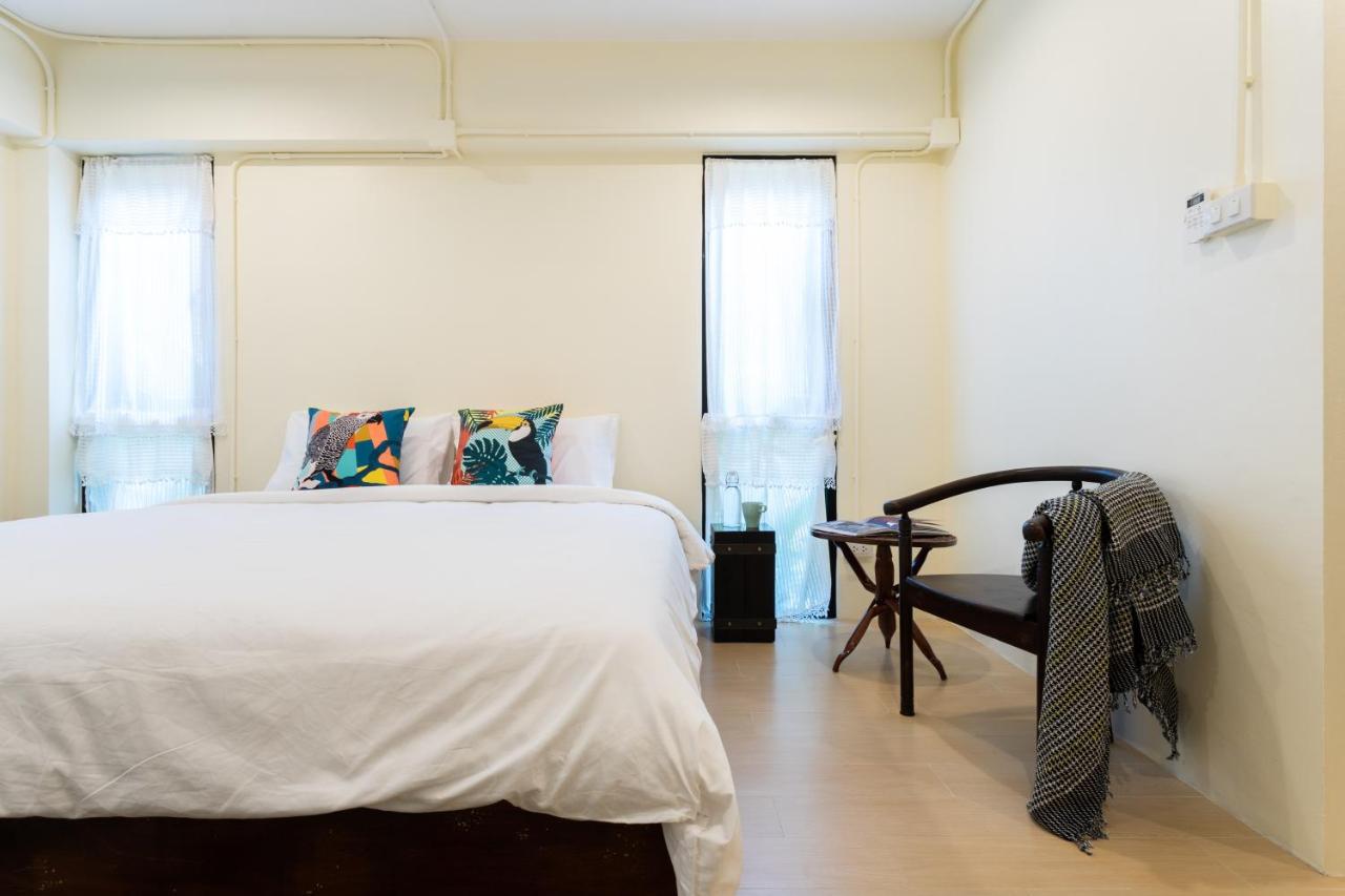 Habitación con cama extragrande.