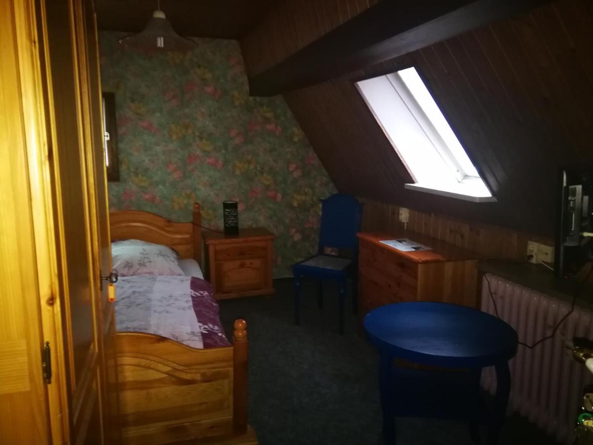 Standard Twin Room with Shared Bathroom