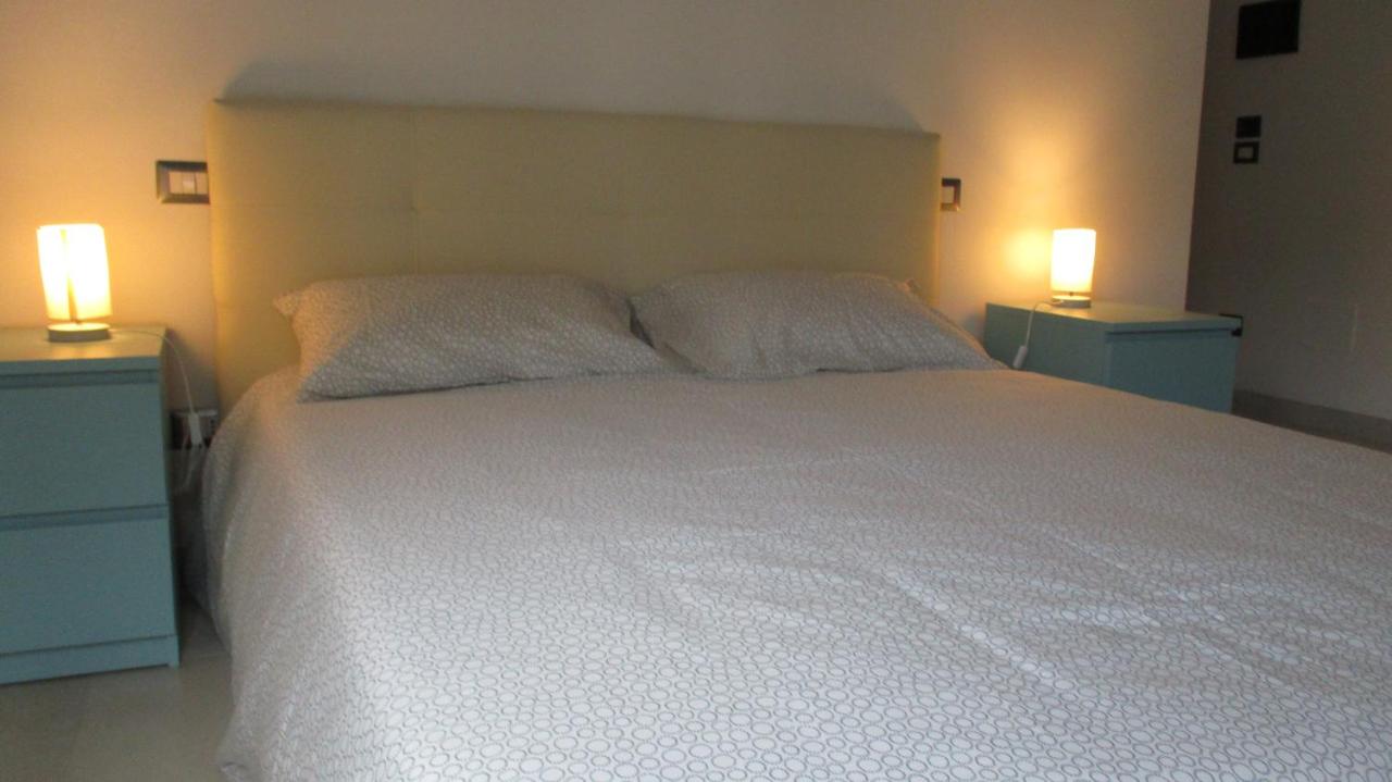 Zimmer mit Queensize-Bett und Balkon