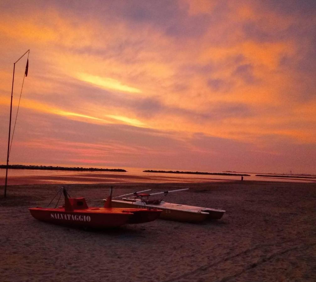 Aloe beach apartments, ombrellone, parcheggio e uso di biciclette gratis - B&B Rimini