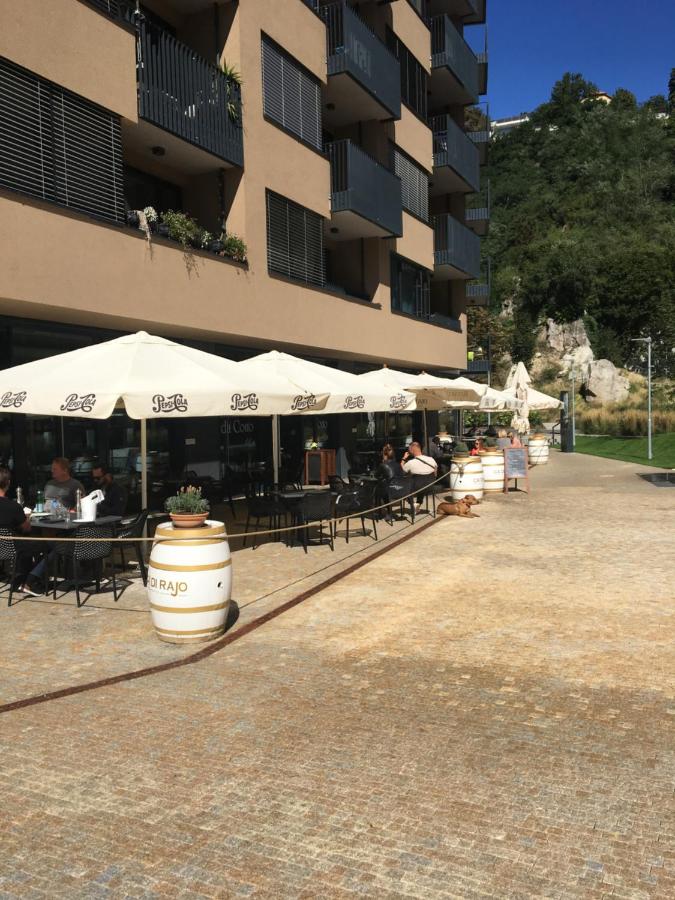 Bratislava center, river front, private parking included - B&B