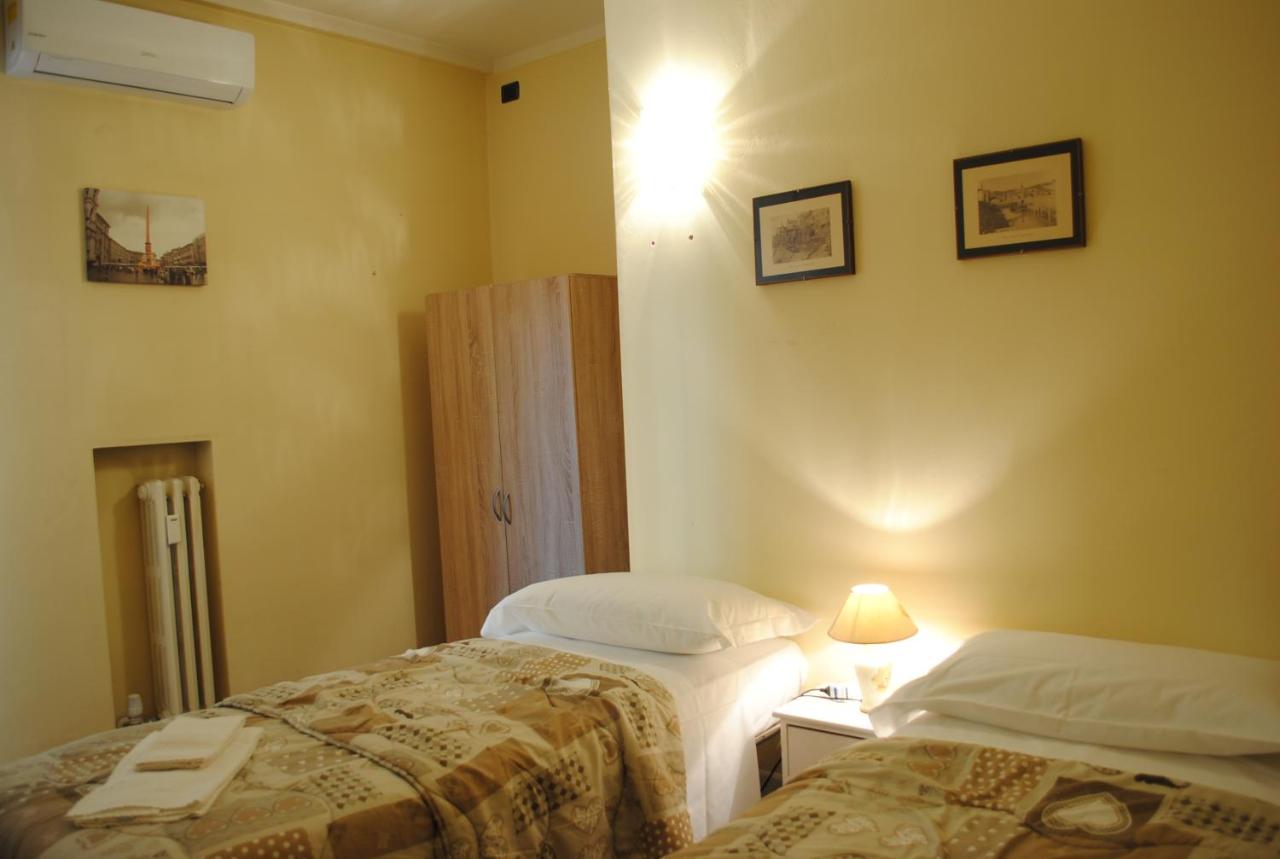 Chambre Double ou Lits Jumeaux avec Salle de Bains Commune
