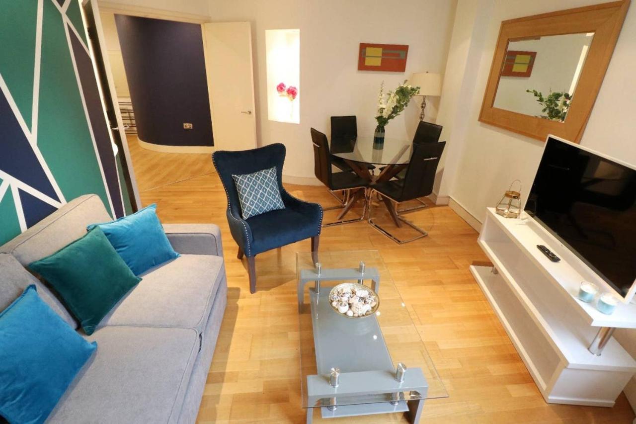 B&B Leeds - Heart of Leeds City Centre Living - Sleeps 6 - Bed and Breakfast Leeds