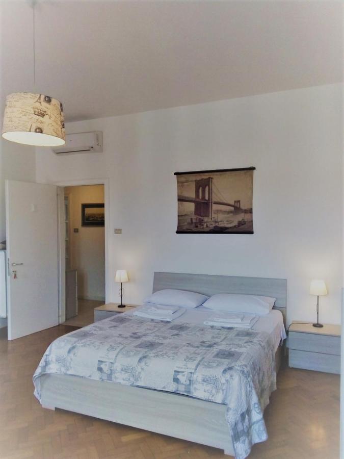 Tweepersoonskamer met een Eigen Externe Badkamer