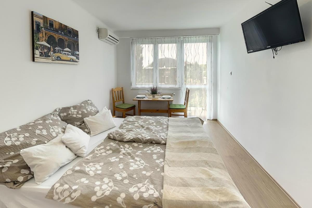 Apartment mit Balkon