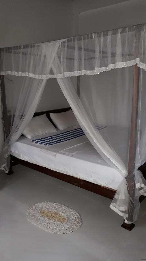 Basic Triple Room with Shared Bathroom