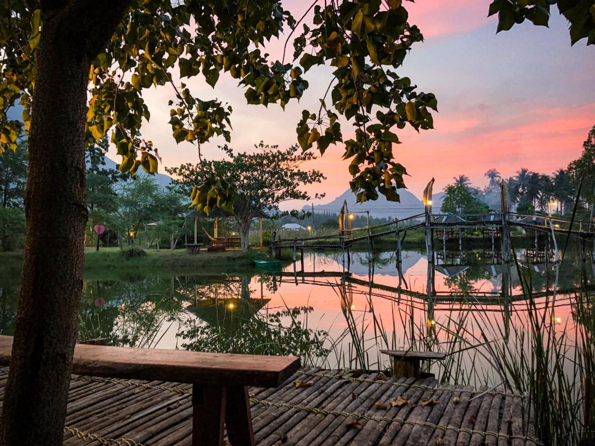 Bungalow - Water Front 