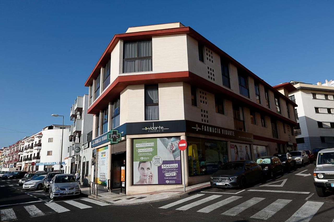 Apartamento frente al Puerto de Candelaria a 20 metros de la playa. - B&B