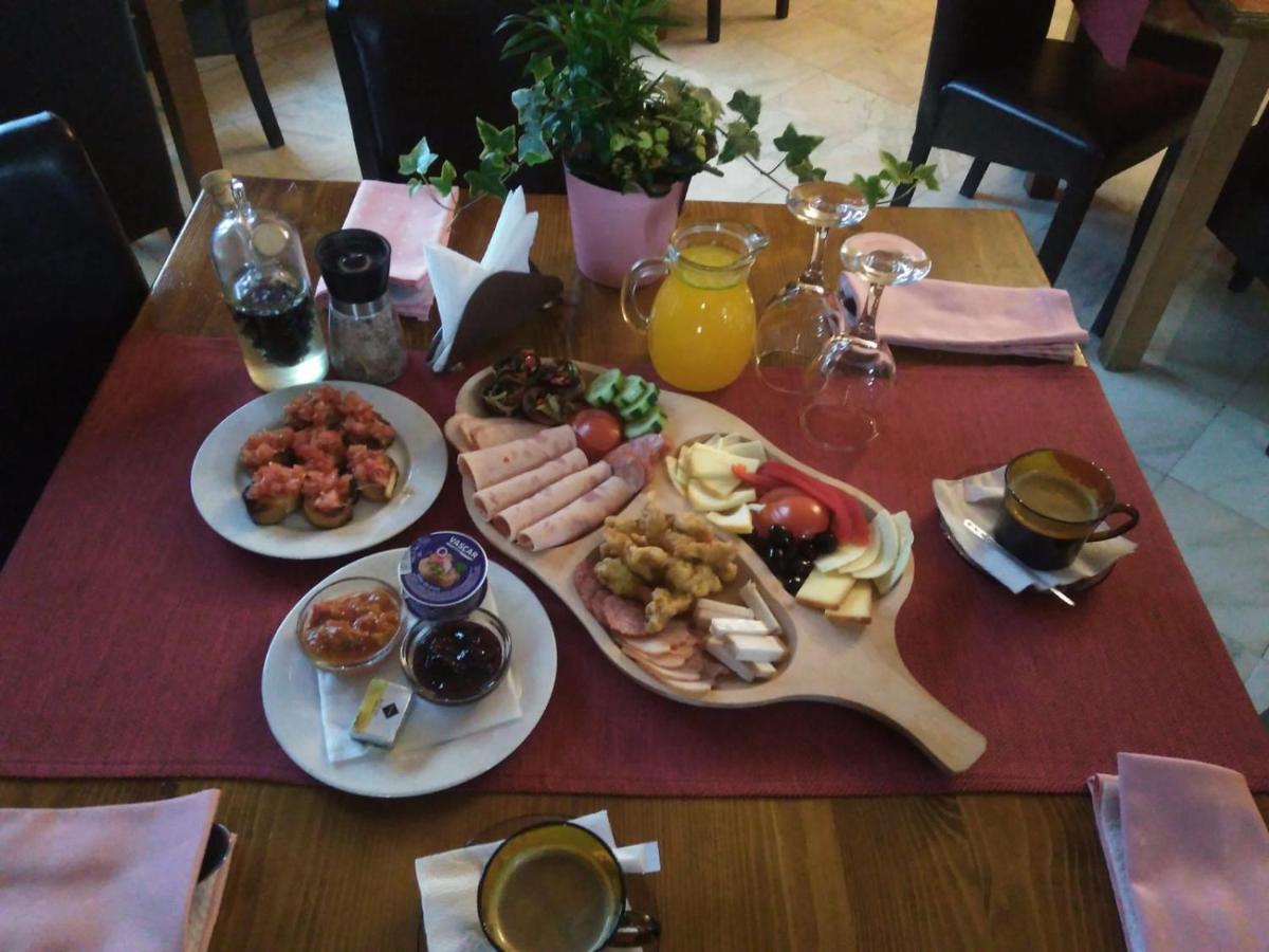 Vila Dracula - B&B Căpățânenii Pământeni