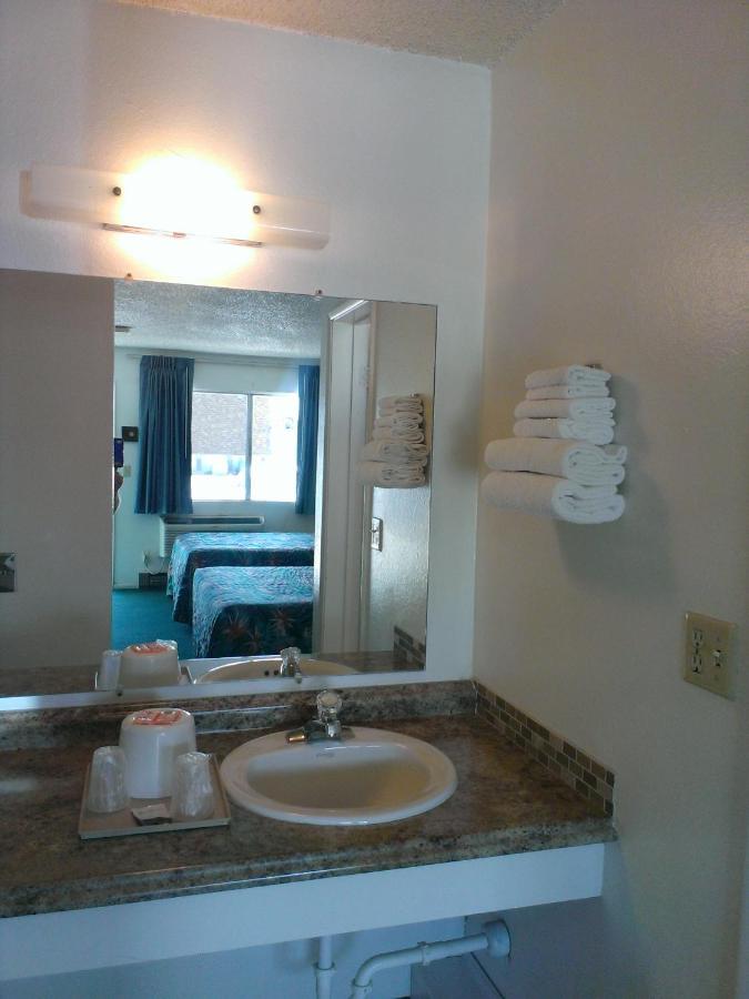 Queen Room with Two Queen Beds - Smoking