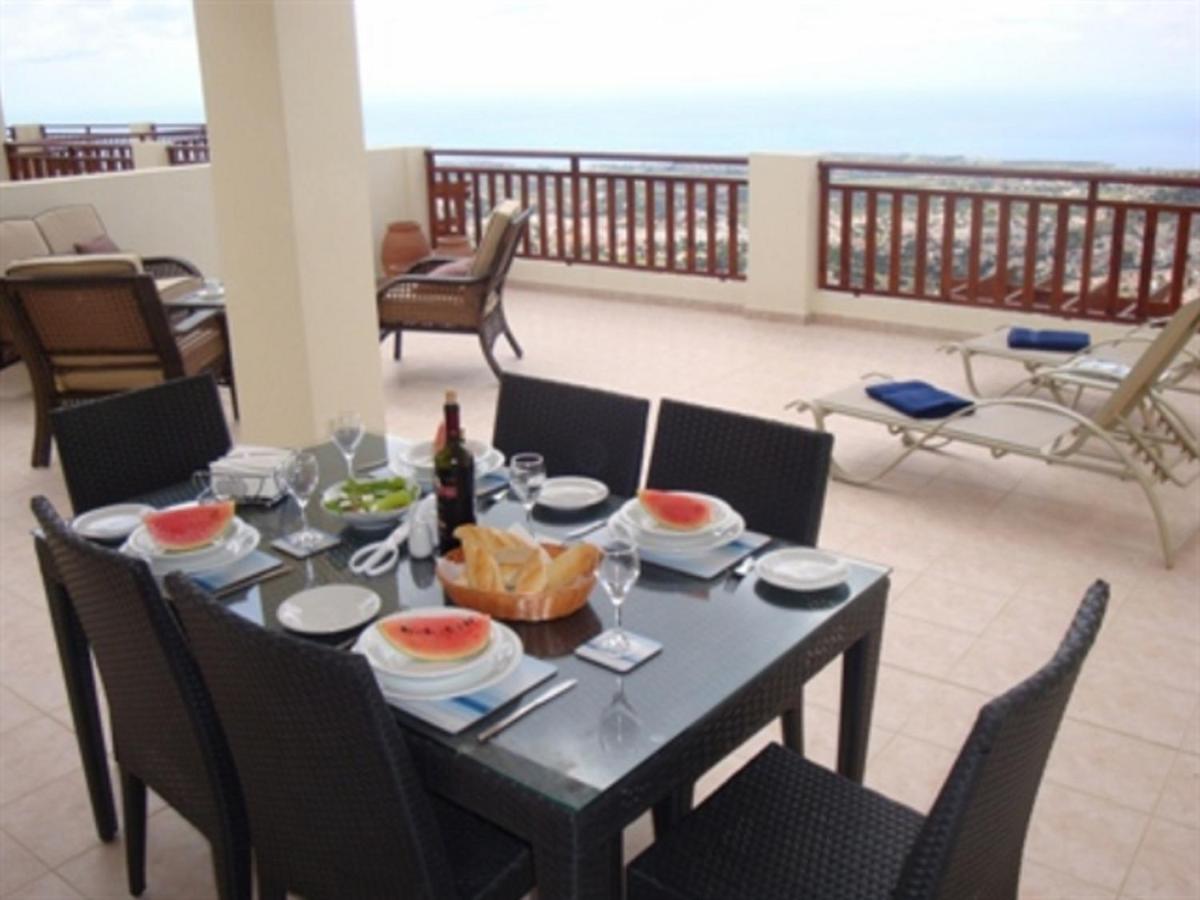 B&B Pégeia - First floor 2 bedroom apartment, large balcony, amazing sea views, communal pool - Bed and Breakfast Pégeia