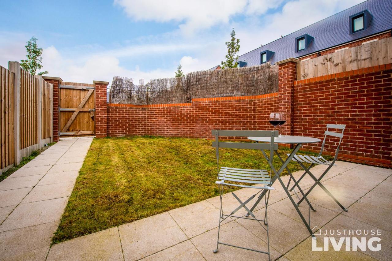 NEW Modern Townhouse Close 2 Centre Private Parking - Ferienwohnung