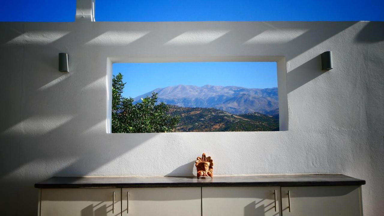 Studio Apartment with Sea View and Shared Heated Pool
