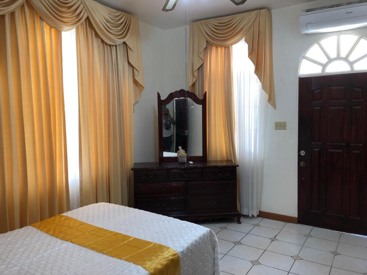 B&B Ocho Rios - GoldenView Guesthouse Ocho Rios - Bed and Breakfast Ocho Rios