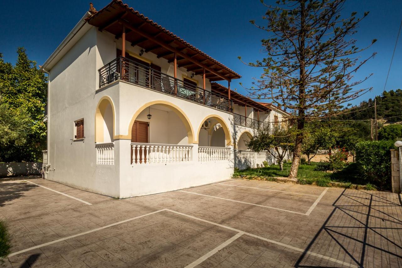 Kiki Studios - B&B
