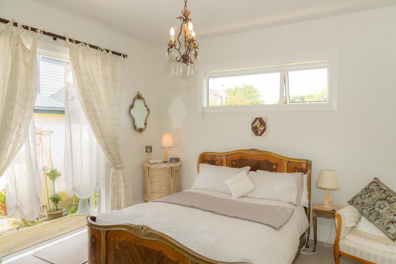 B&B Christchurch - Papanui Paris inspired Apartment - Bed and Breakfast Christchurch