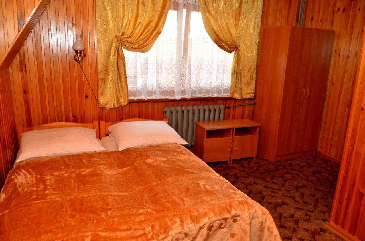 Zweibettzimmer mit eigenem Bad (extern)