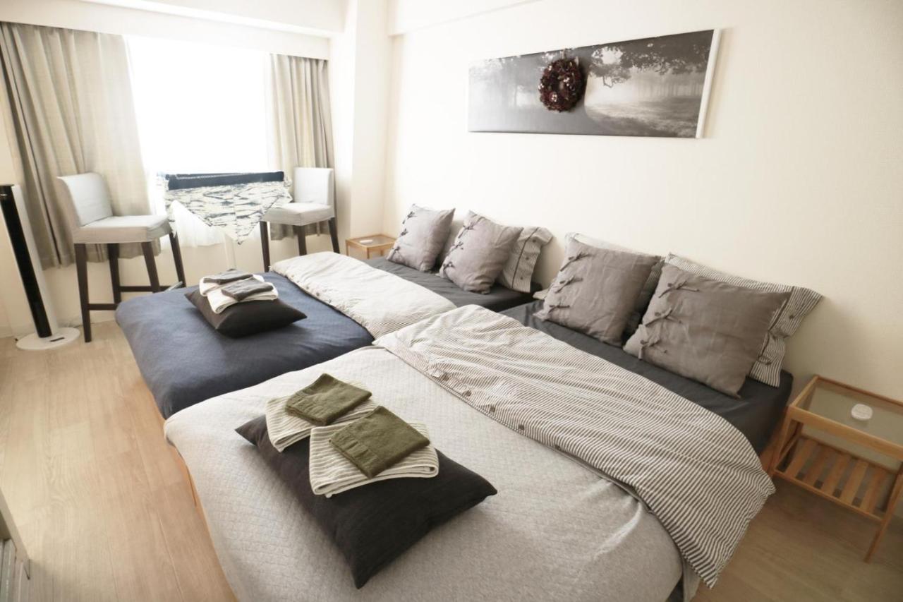 新大阪徒步30秒 Shinosaka Station 30s, Direct to Kansai Airport 關西空港直達, Shinkansen to Kyoto, Tokyo & Nagoya, Universal Studio 16 mins, Umeda 6 mins, Kyoto 25 mins, Early Check in - B&B Osaka