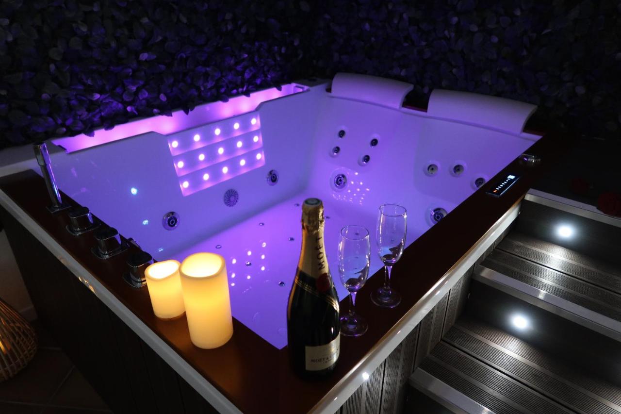 La Suite, love room, Grand Jacuzzi, port de plaisance de Saint Valery En Caux - Chambres d'hôtes Saint-Vallery-en-Caux