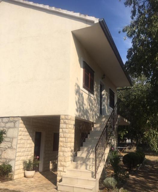Family friendly holiday home "Ana" - Chambres d’hôtes Sibenik