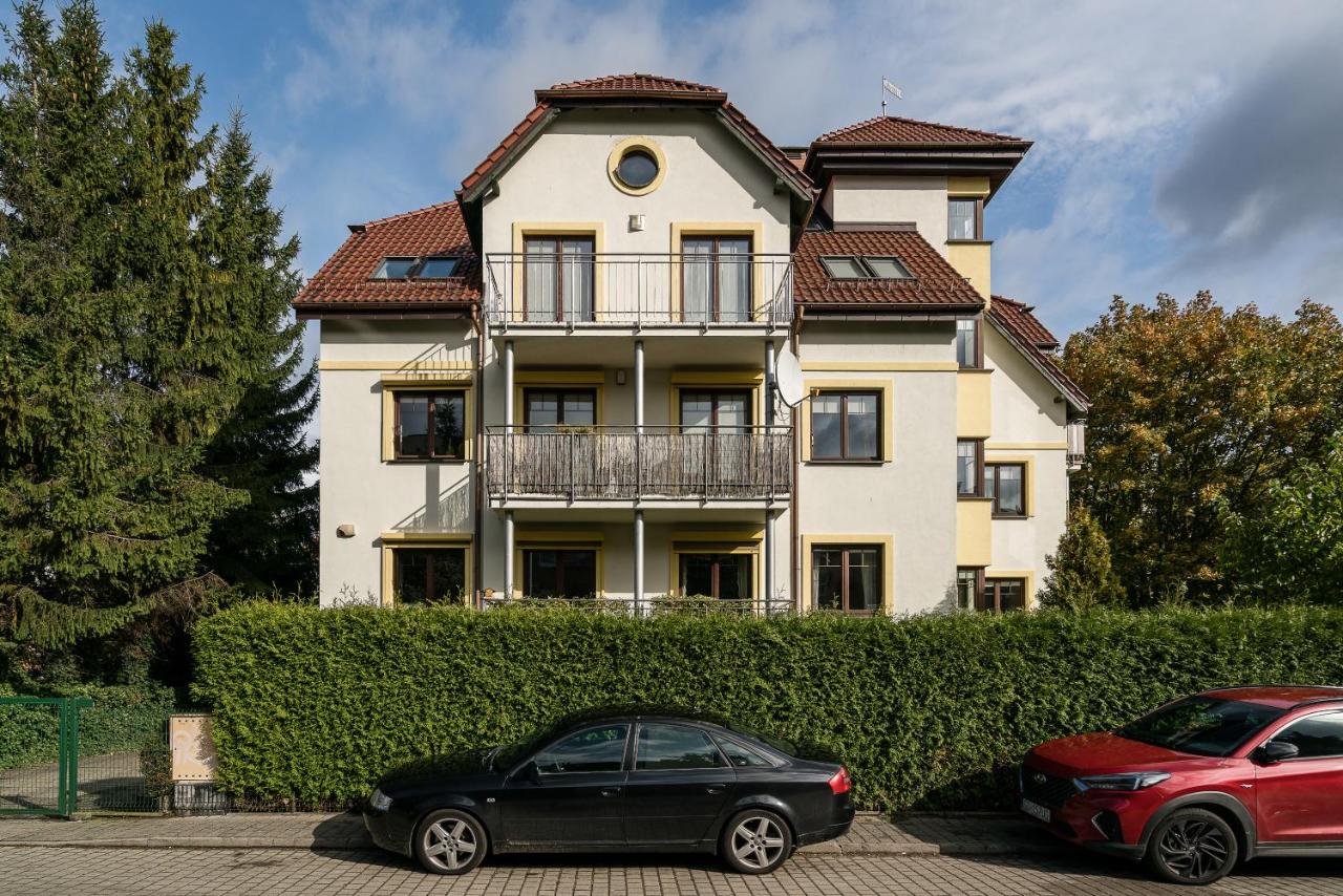 Sanhaus Apartments - GRAND - Apartament z balkonem i parkingiem 300 m od plaży - Chambres d'hôtes Sopot