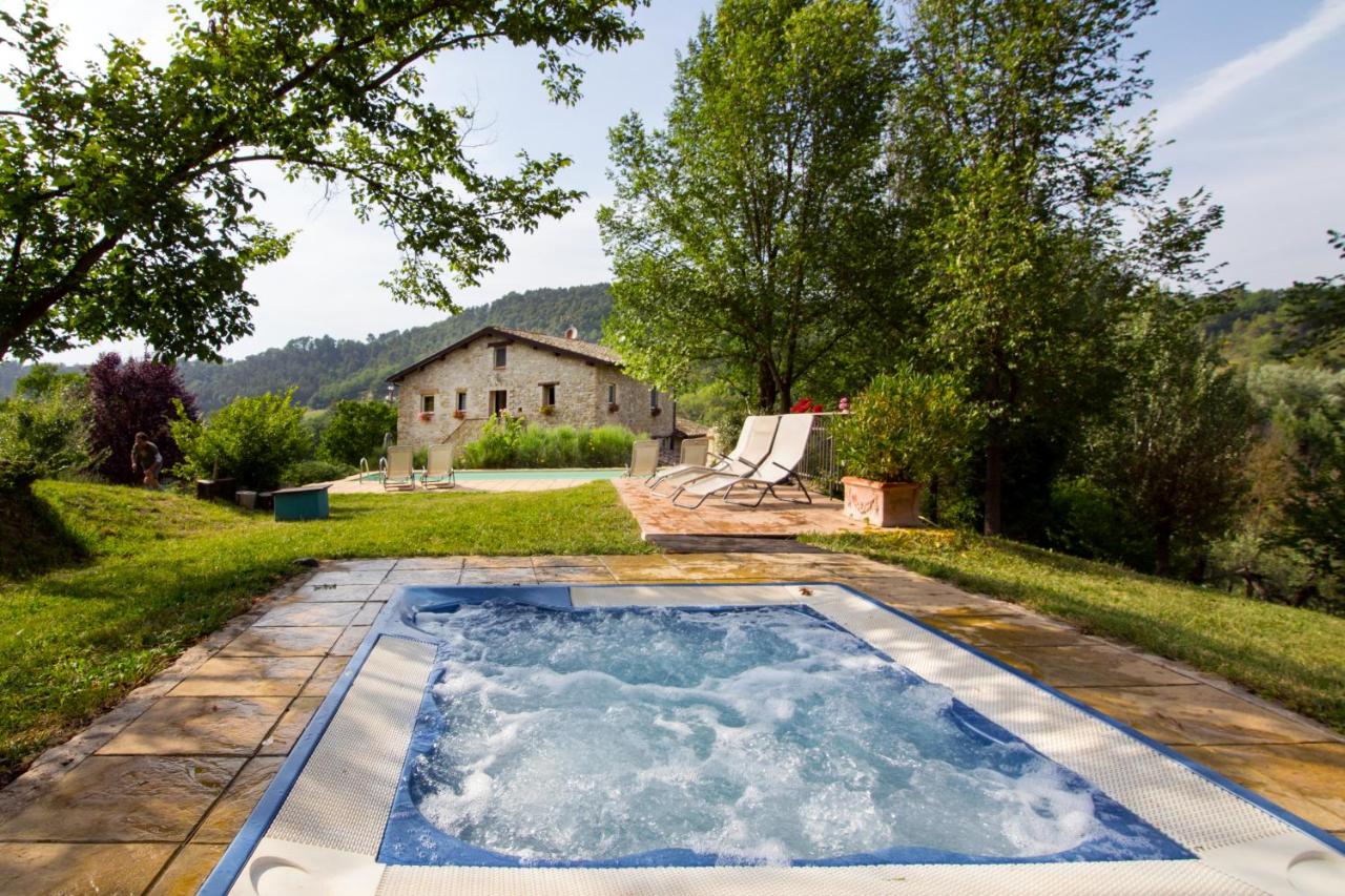 B&B Collazzone - CASALE SANTA CATERINA Jacuzzi and Pool - Bed and Breakfast Collazzone