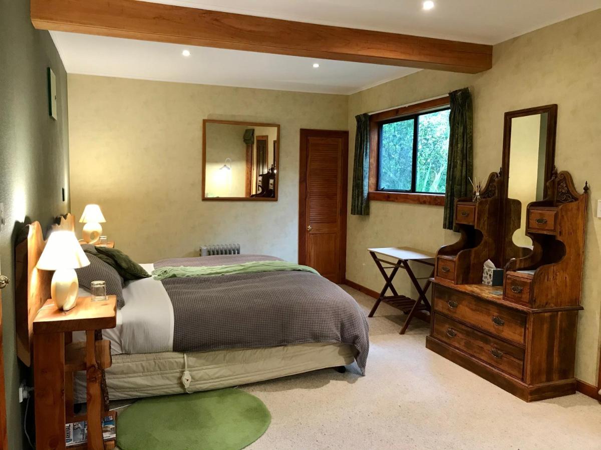 Zimmer mit Kingsize-Bett