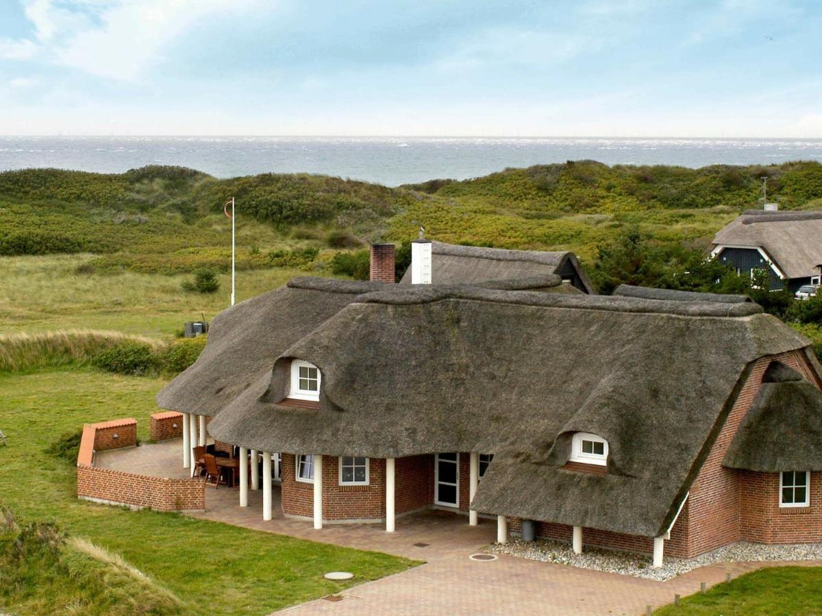 B&B Blåvand - 10 person holiday home in Bl vand - Bed and Breakfast Blåvand