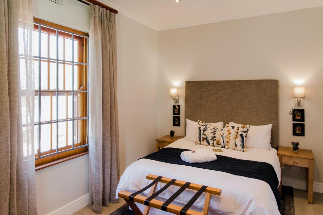 Queen Room with Pool View