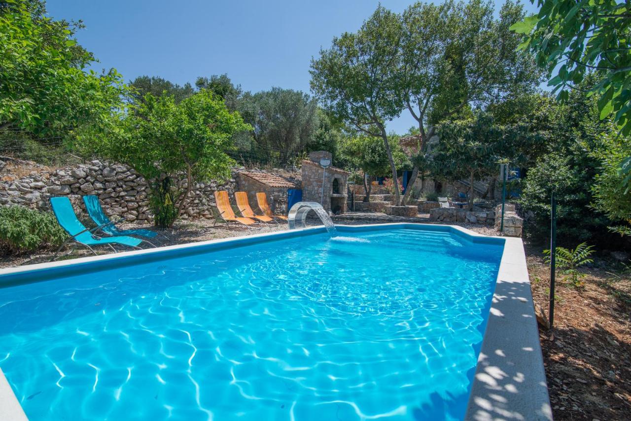 Losinj haus with pool - Chambres d’hôtes Veli Lošinj