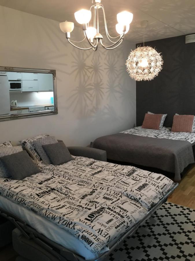 Studio Apartment with balcony, parkinghall - B&B Oulu