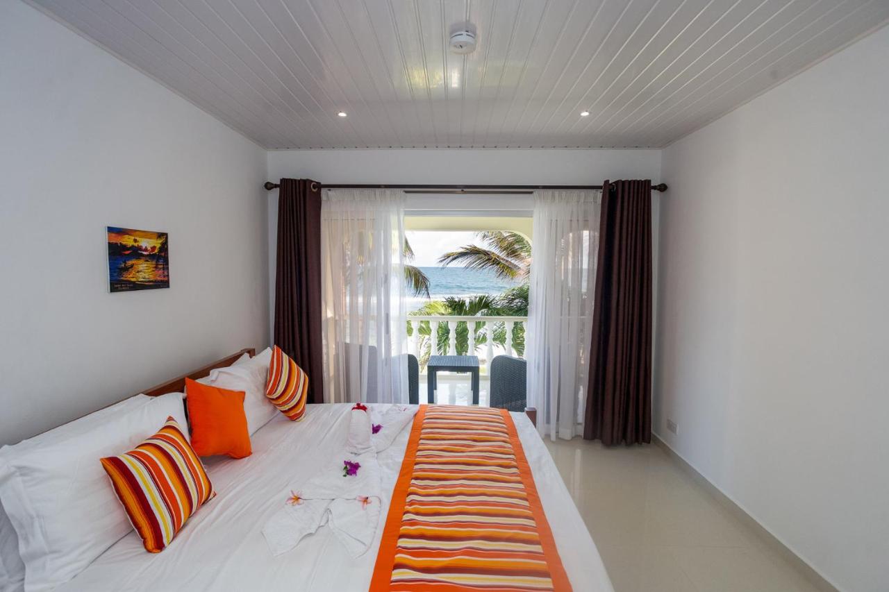 Apartment with Sea & Beach View