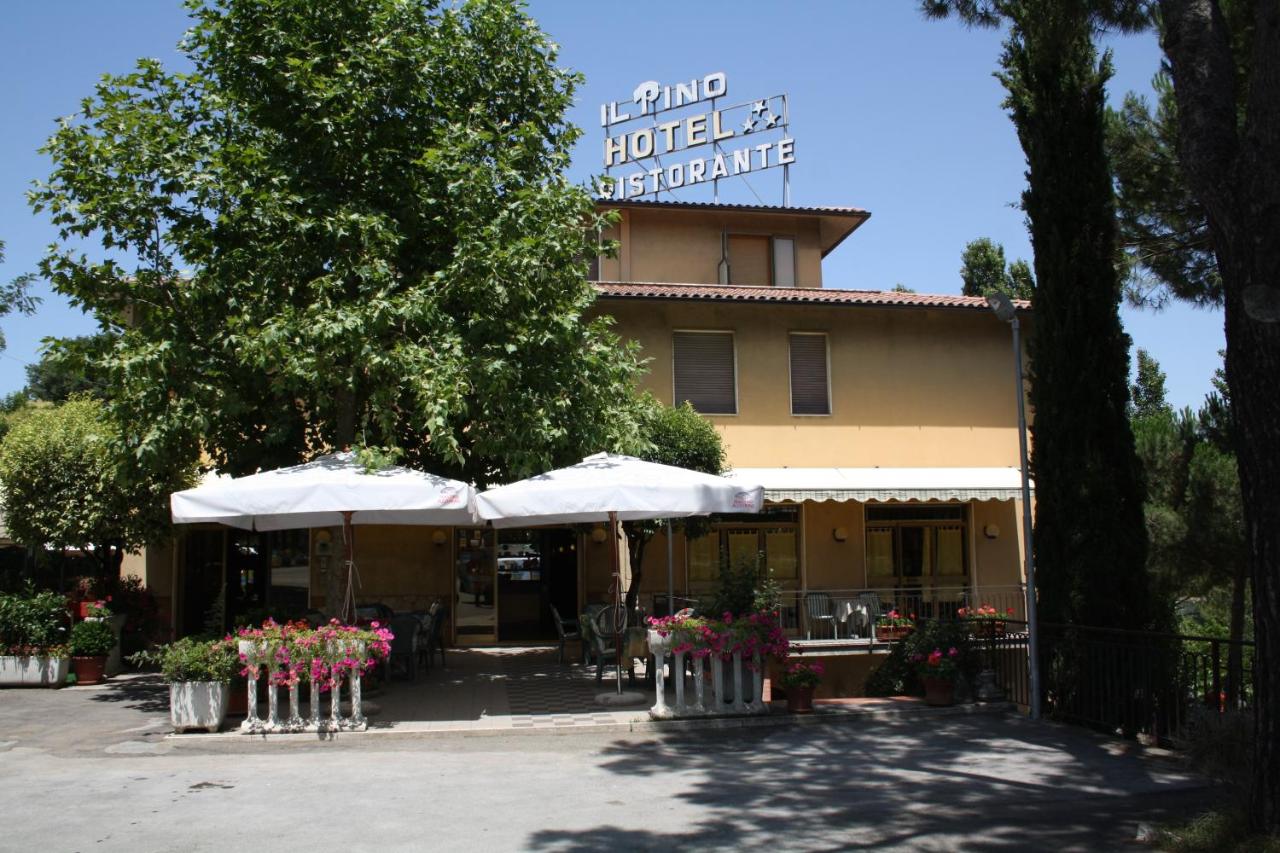 B&B Chiusi - Hotel Ristorante Il Pino - Bed and Breakfast Chiusi