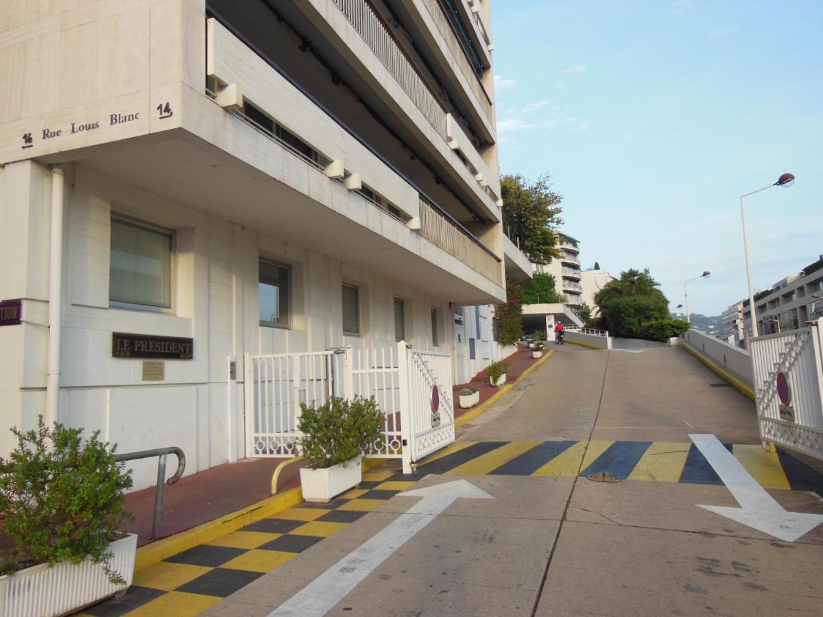 2, 3 and 4 bedroom sea view Forville Apartments 5 mins from the Palais - B&B