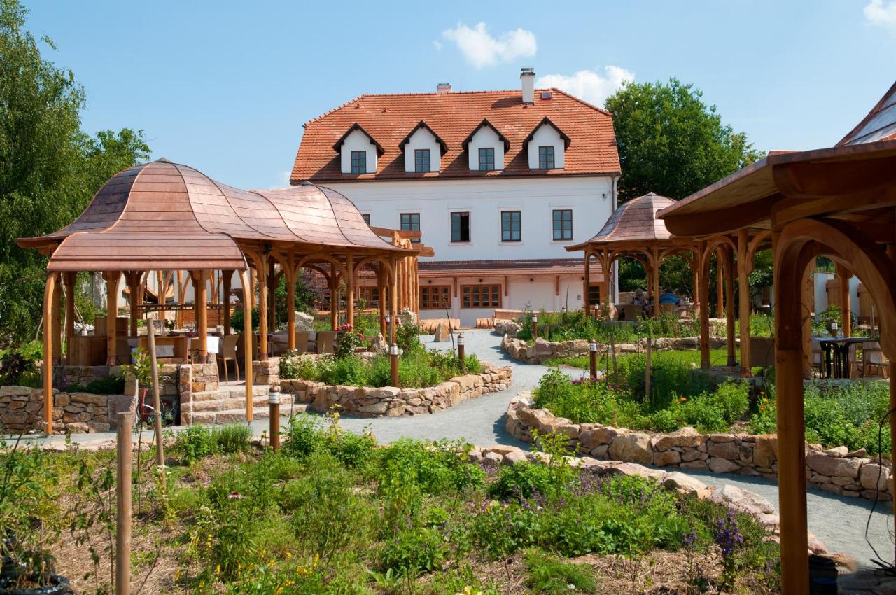 Babiččina Zahrada Penzion & Restaurant - Ferienwohnung Průhonice